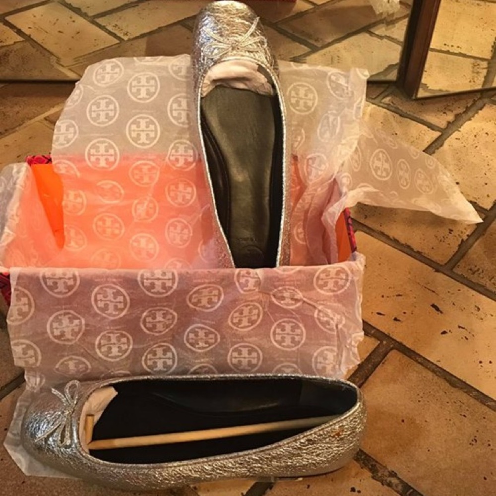 ❌ SOLD ❌ Tory Burch Metallic Flats